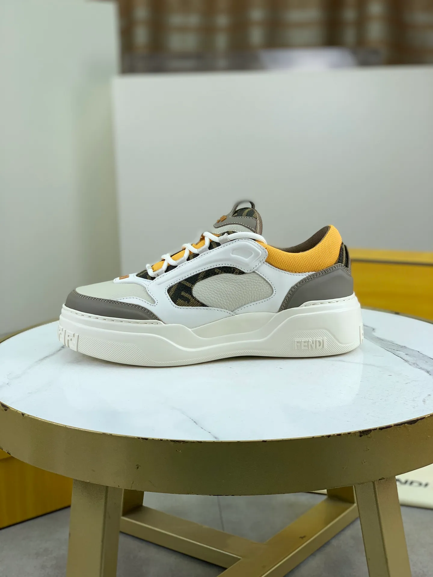 Men's men's shoes 💰P760 new style 💰💎💎💎 summer hot style [FENDI Fendi] top version 🆕New sneakers, wavy soles engraved with original words. Embossed Fendi Flow lettering on the heel. The upper is made of high-end calfskin and breathable materials. Original lining with tone-on-tone details decorated with innovative handcrafting techniques. Ultra-light and wear-resistant TPU and IP foam soles, overall lightweight and comfortable. Size:39-44 (38 45 can be customized)